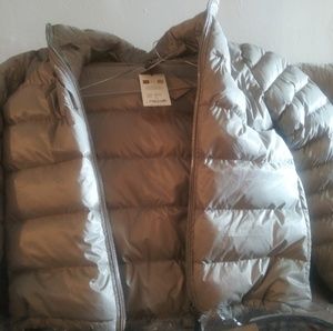 Burberry coat brand new cost $750 asking $450